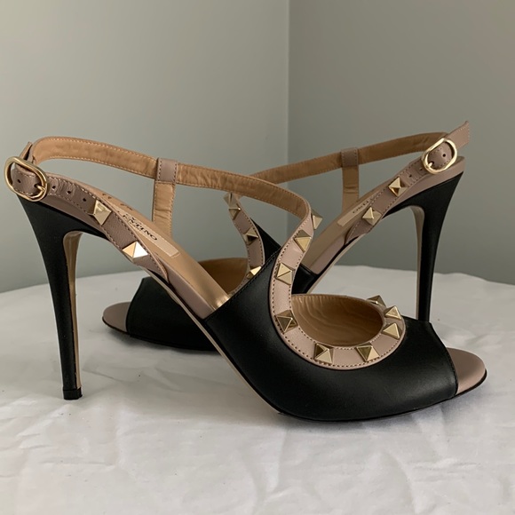 Valentino Shoes - NWOT Authentic Valentino Rockstud Pump